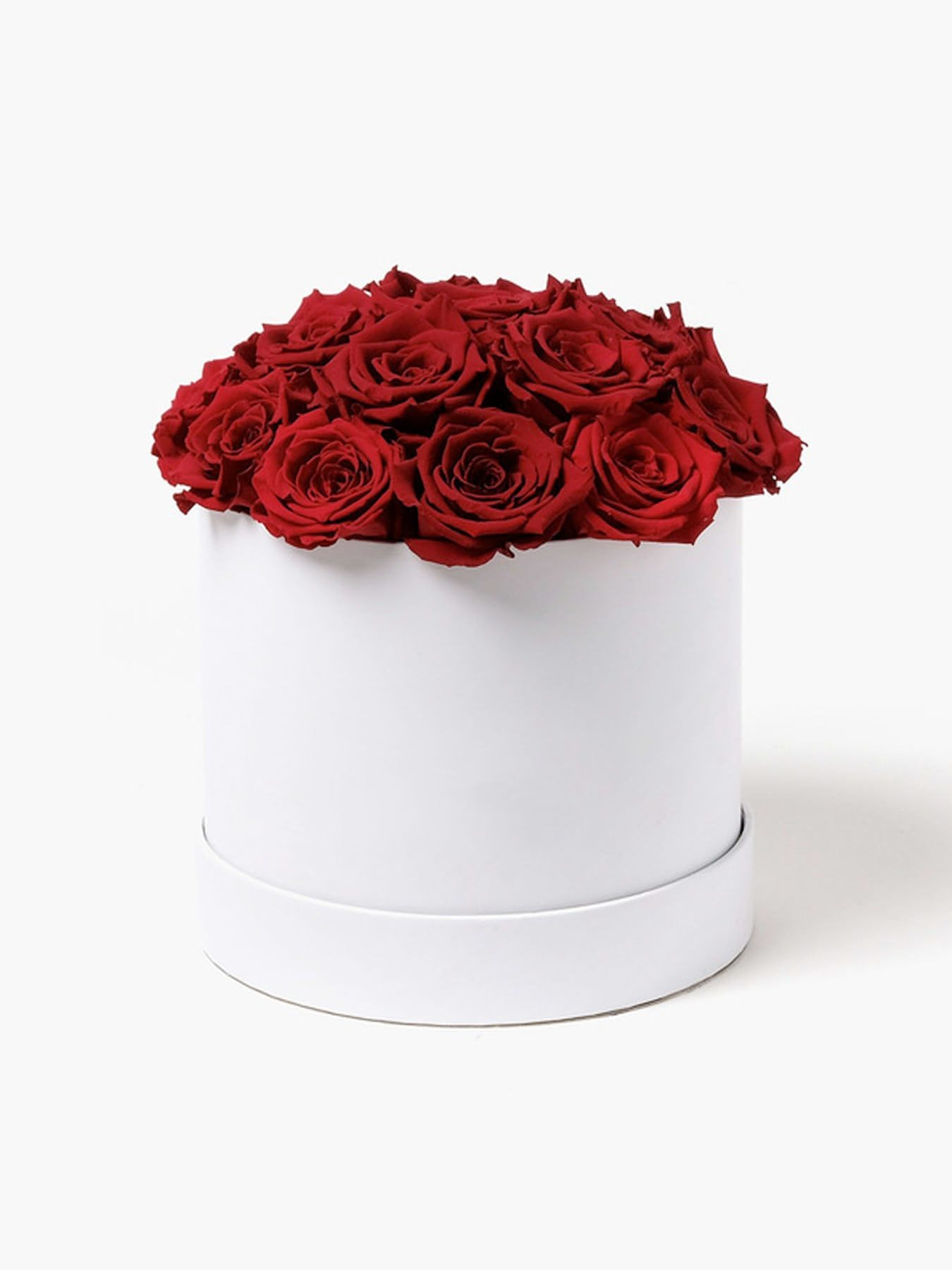 15 Red Roses in White Hat Box - CherryBlossomDubai.ae