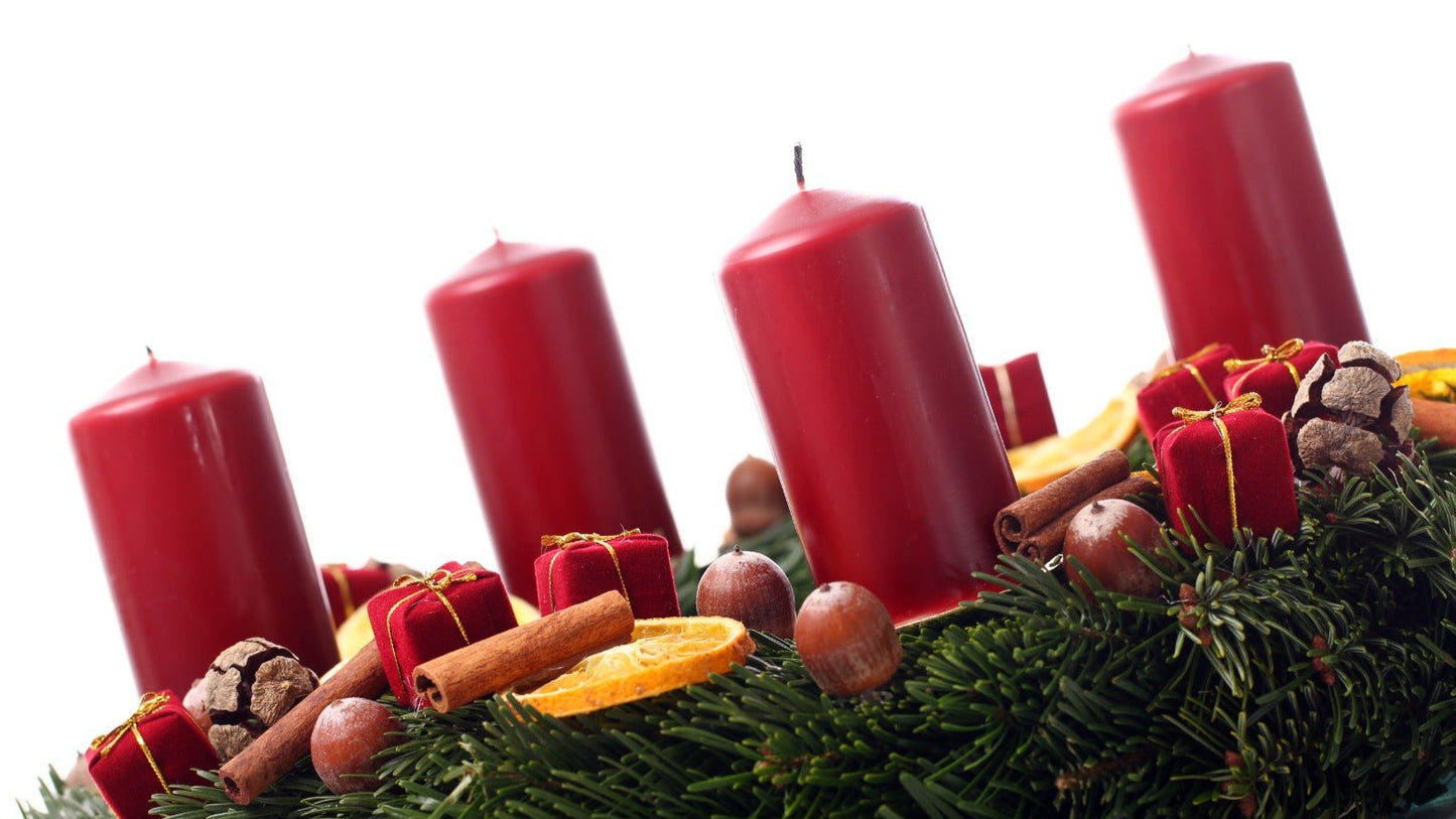 Winter's Embrace Advent Wreath (With 4 Candles)